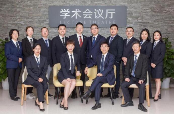眼睛“底片”修复师，帮患者找回光明