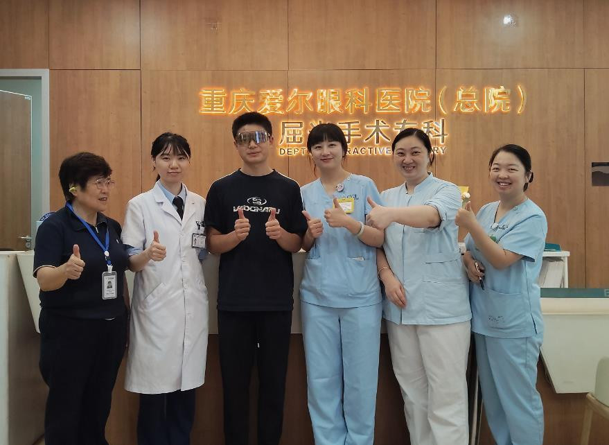 重庆爱尔眼科公益近视手术助力高考600分寒门学子冲刺警校，术后视力1.0/1.2为梦想清障