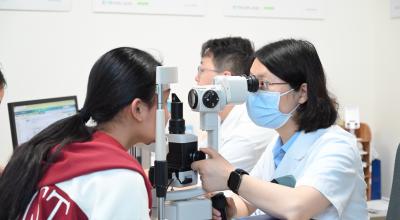 【千龙网】南坪爱尔眼科冯胜辉：儿童近视可防、可控，个性化动态方案是关键